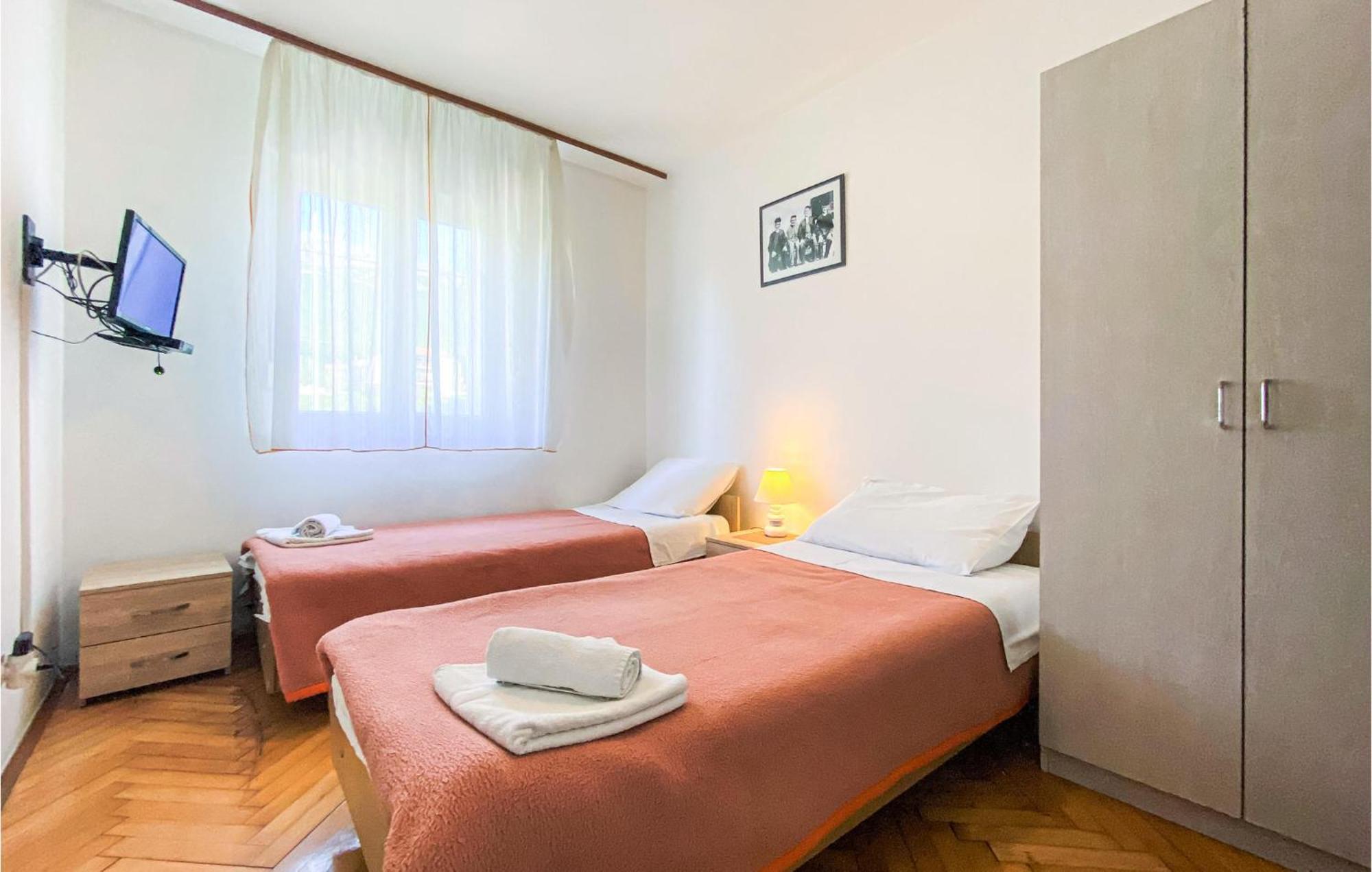 Amazing Apartment In Kastel Sucurac With Kitchen Kaštela Exteriér fotografie