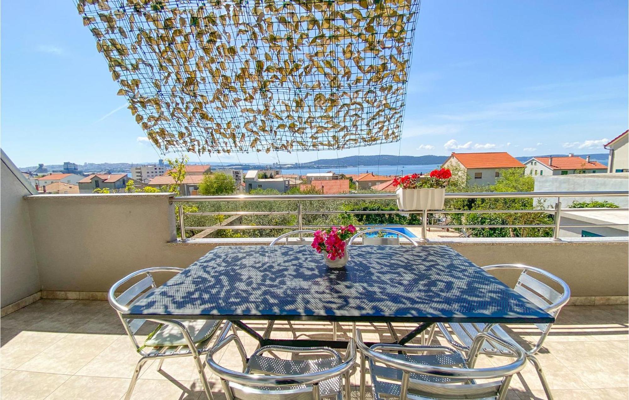 Amazing Apartment In Kastel Sucurac With Kitchen Kaštela Exteriér fotografie