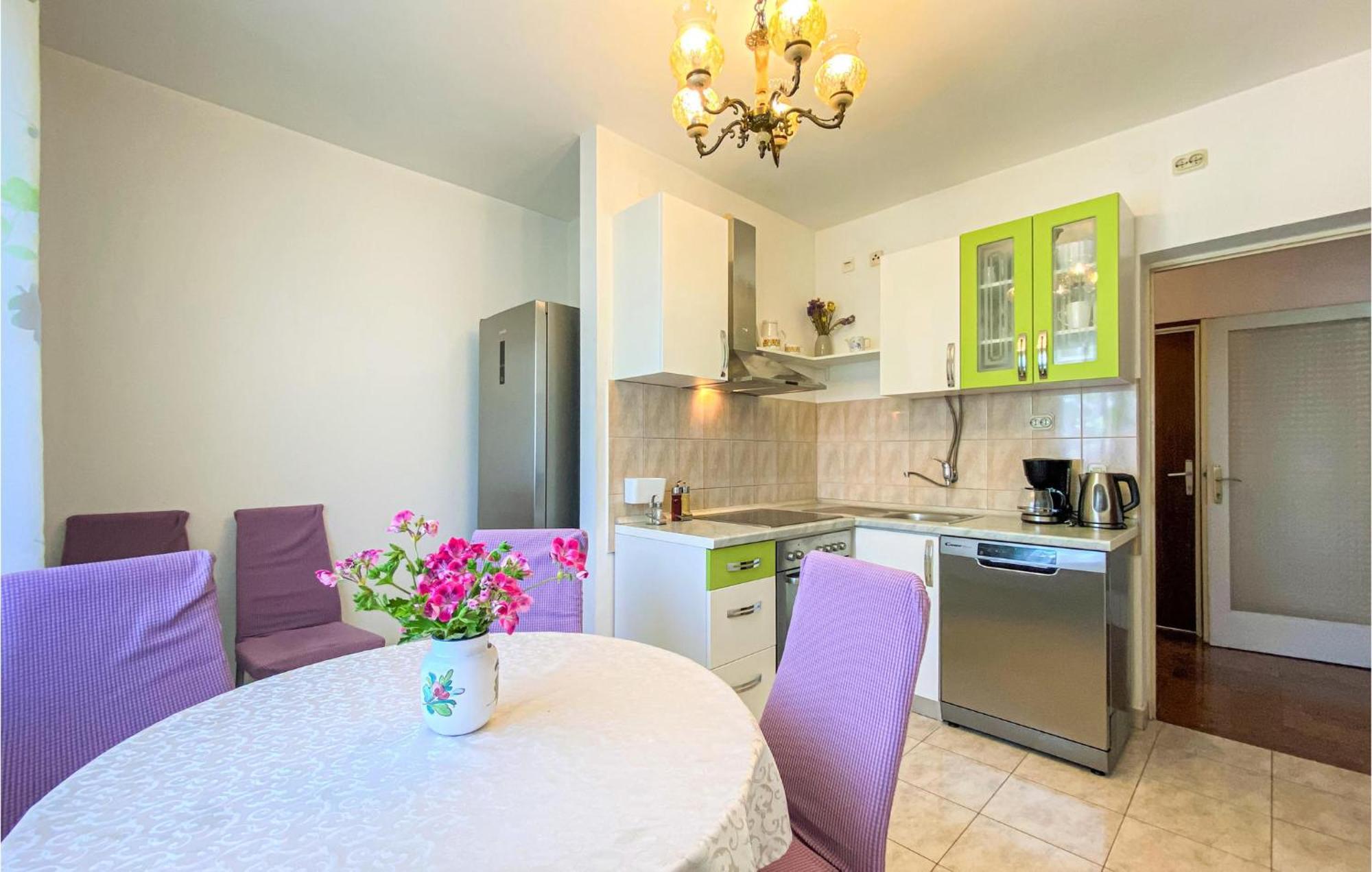 Amazing Apartment In Kastel Sucurac With Kitchen Kaštela Exteriér fotografie